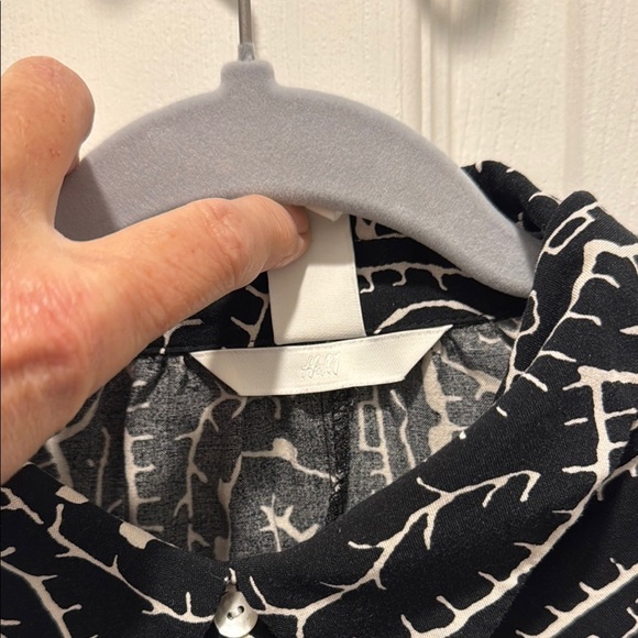 H&M Black and White Graphic Long Sleeve Dress - Picture 9 of 12